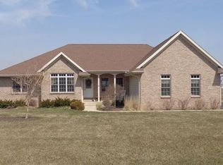 10576 E Shagbark Ln, Rochelle, IL 61068