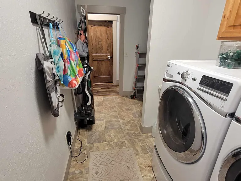 110 Bernie Rd — Photo 14