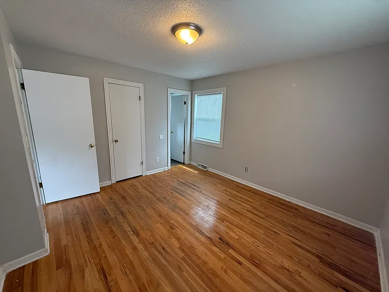 708 E Culton St — Photo 10