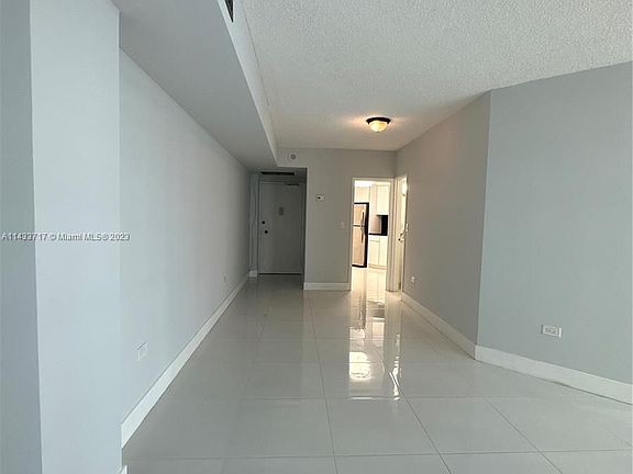 4th image of 905 Brickell Bay Dr APT 622