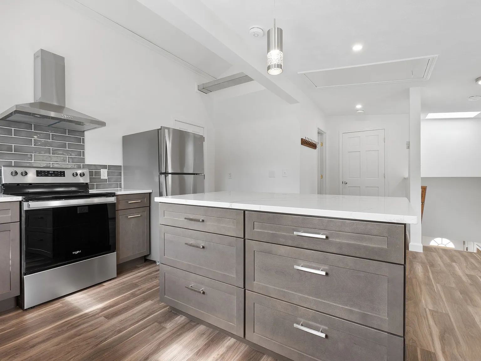 2 bed, 900 sqft, $2,900 — Photo 4