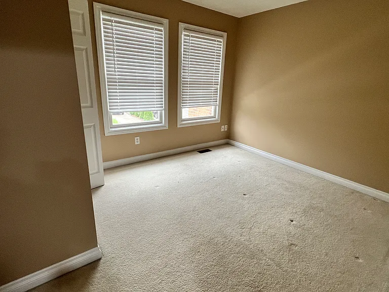 2122 Clinton St — Photo 19
