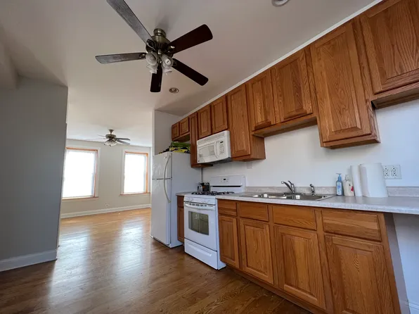 1525 W 19th St #3, Chicago, IL 60608