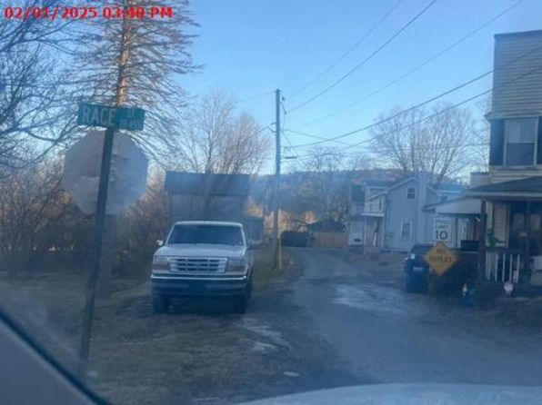 24 Race St, Mehoopany, PA 18629