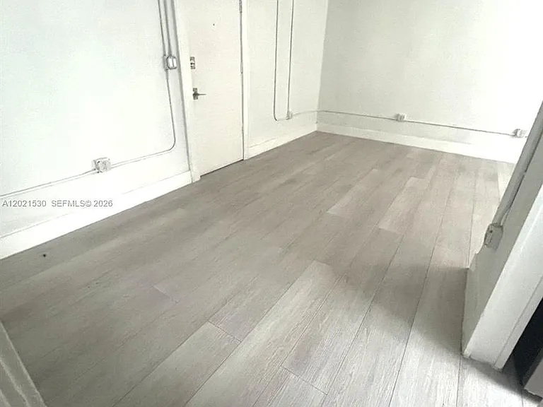 967 SW 5th St #10 — Photo 3