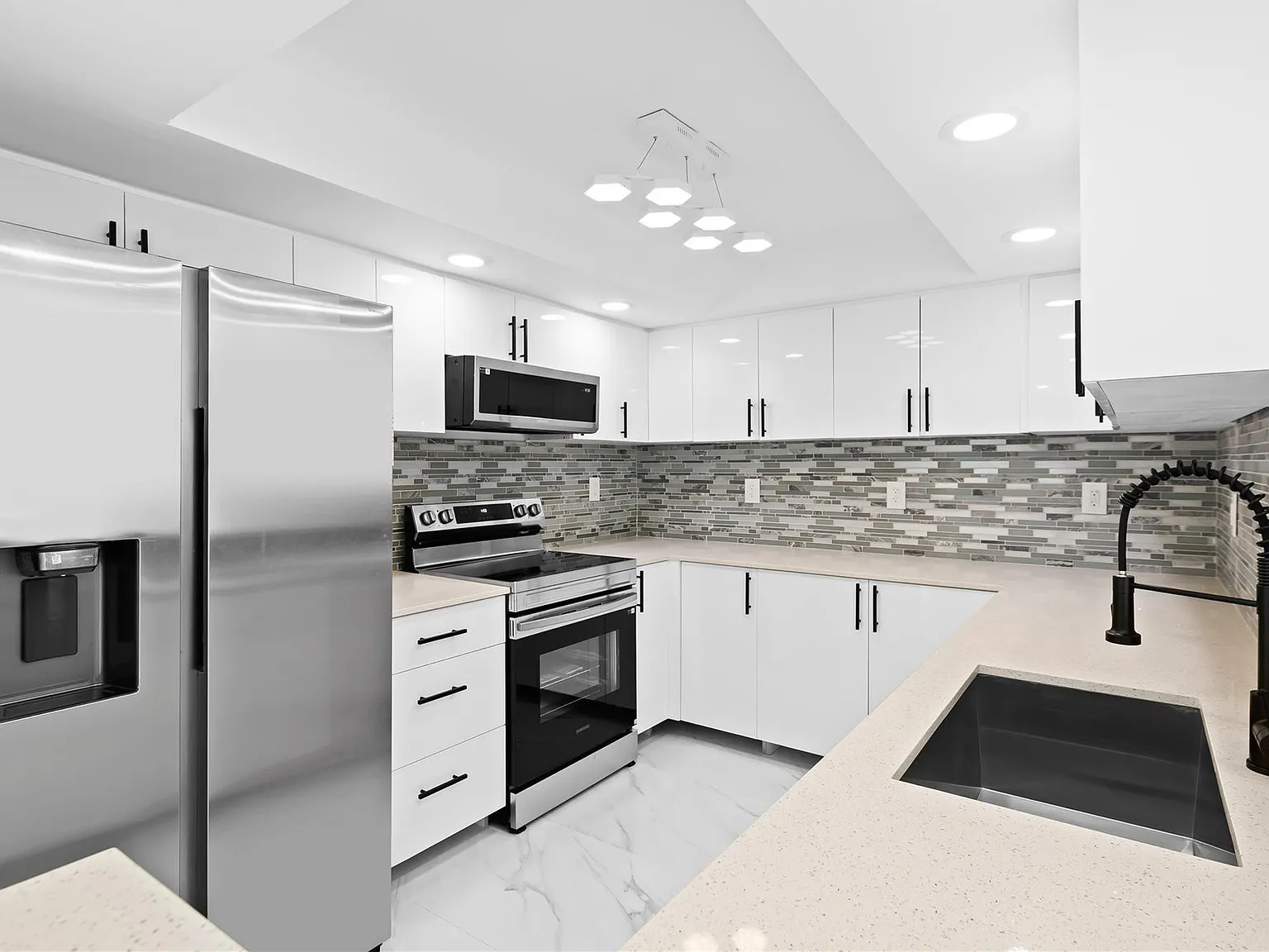 2 bed, 2.0 bath, 1130 sqft, $3,000 — Photo 4