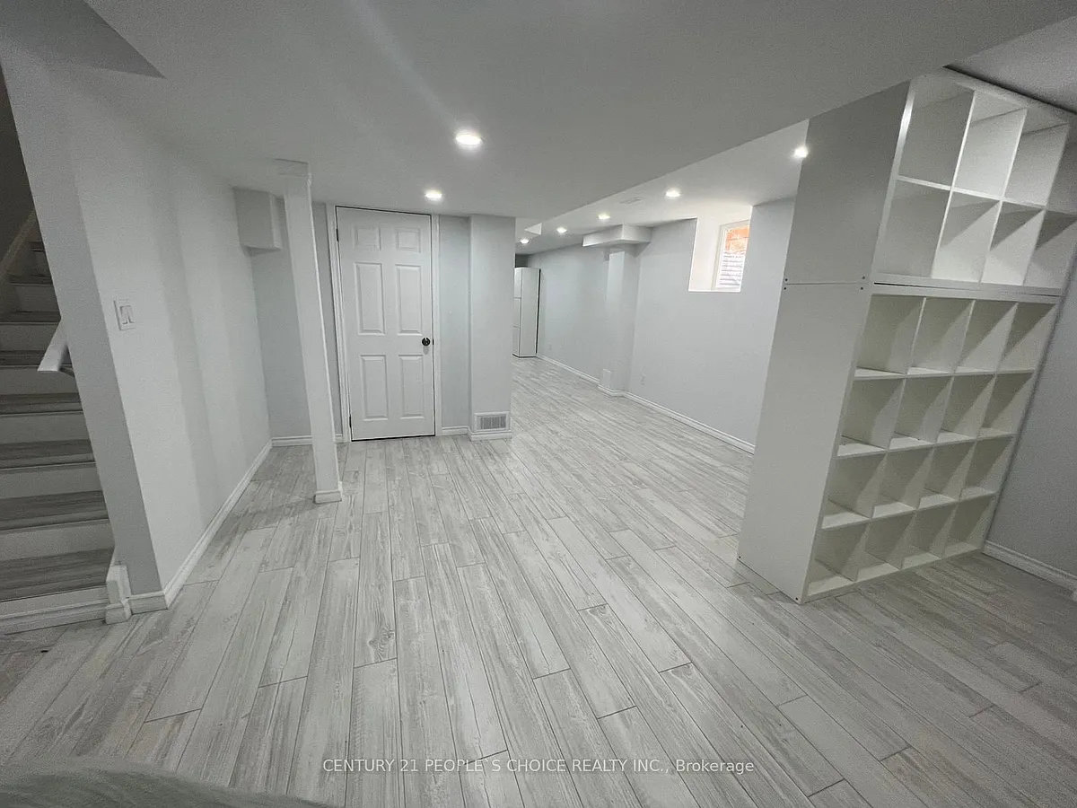 Building Photo - 10 Chudleigh Ave #BASEMENT