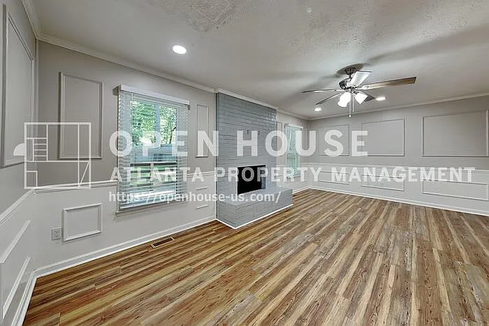 4 bed, 2.5 bath, 2318 sqft, $2,145 — Photo 4