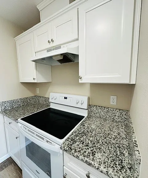 2025 E Pontiac Way #207 — Photo 23