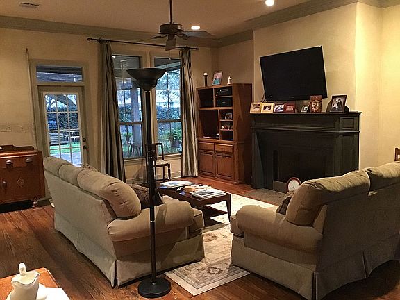 3rd image of 422 Breemen Cir