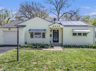 8525 Sleepy Hollow Rd, Kansas City, MO 64114