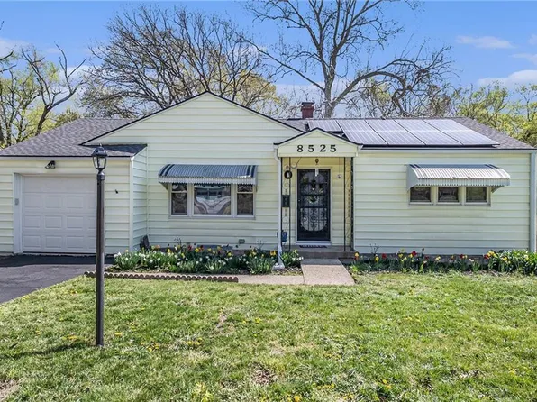 8525 Sleepy Hollow Rd, Kansas City, MO 64114