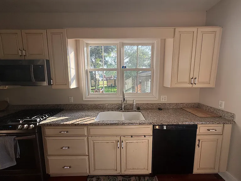 327 N Liberty St — Photo 5