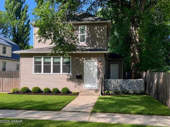 518 Walnut St, Grand Forks, ND 58201