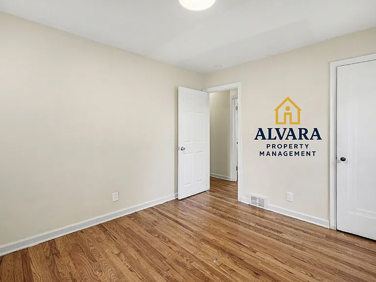 5164 Hereford St — Photo 9