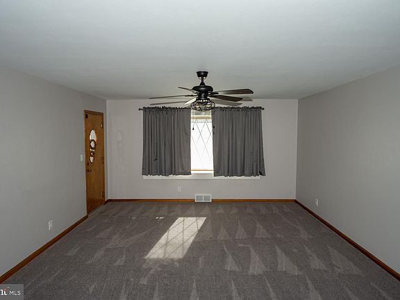 4th image of 4748 Genoa Ave