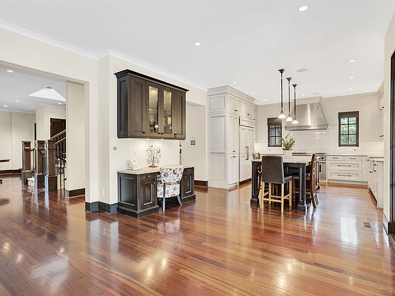 4th image of 1807 Acadia Rd