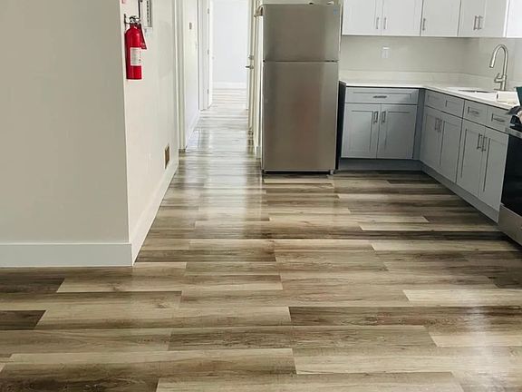 2nd image of 164-166 S Munn Ave #1