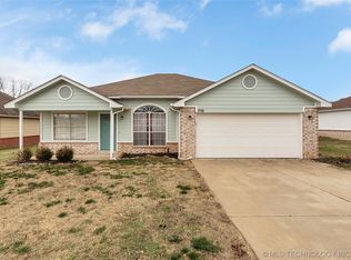 718 N Bixby St, Coweta, OK 74429