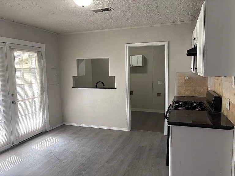 5406 Lyndhurst Dr — Photo 4