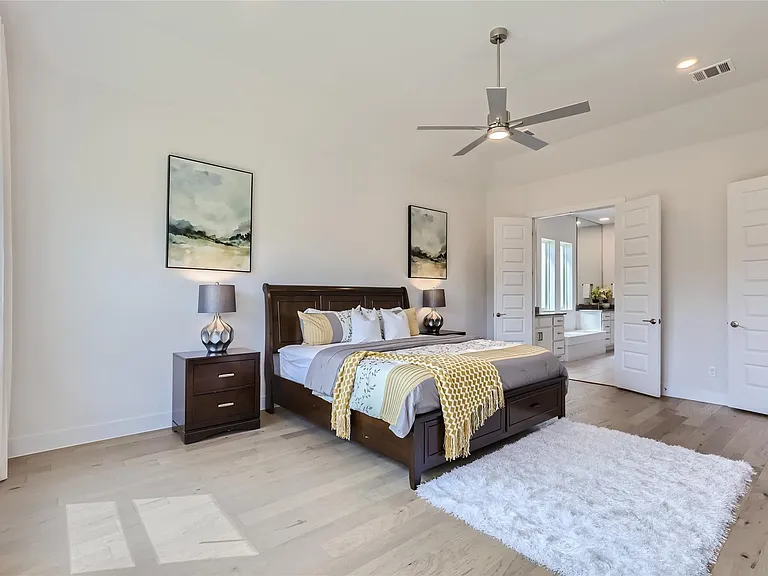 704 Palamos Dr — Photo 17