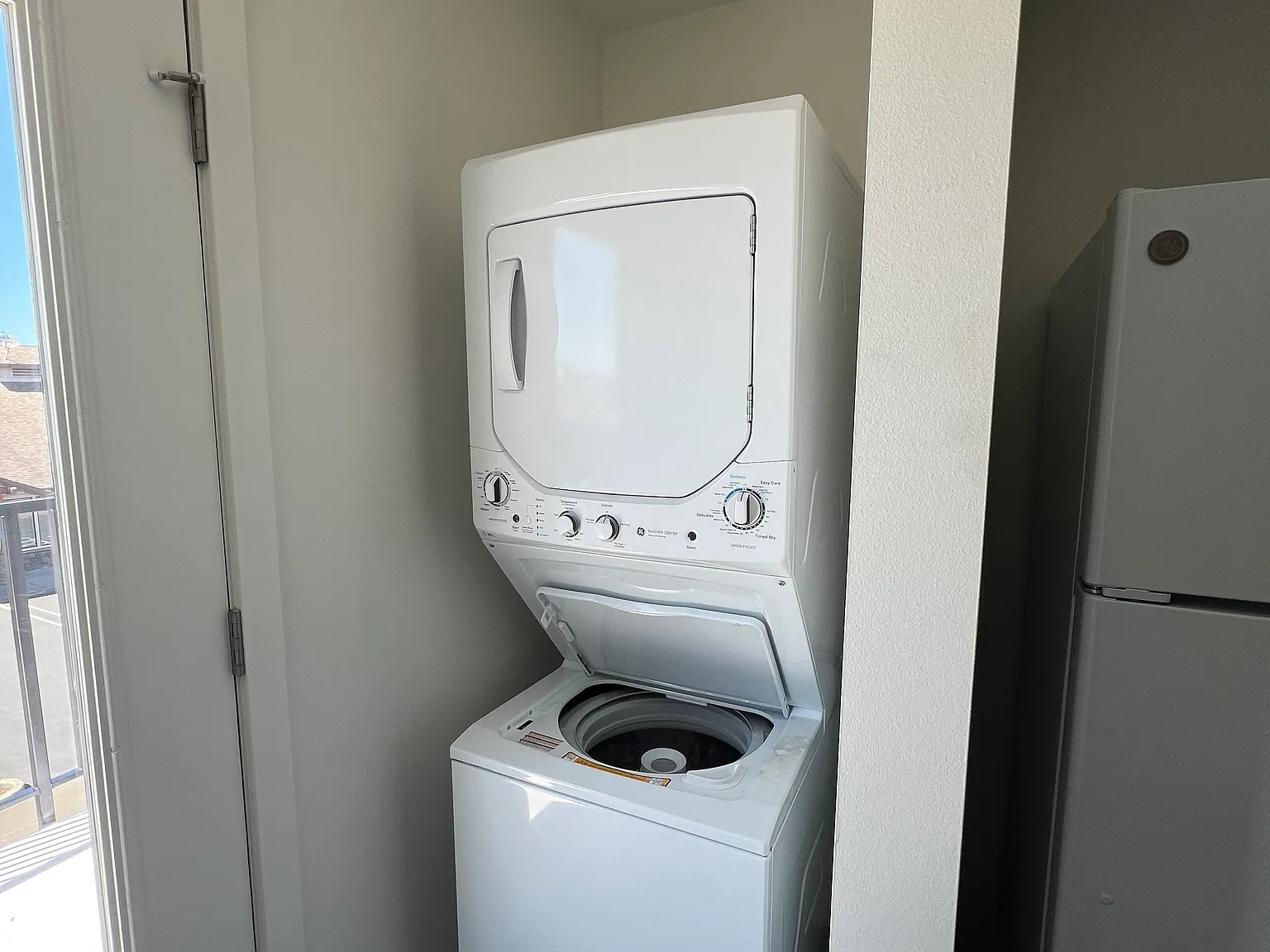 2 bed, 975 sqft, $1,895 — Photo 3
