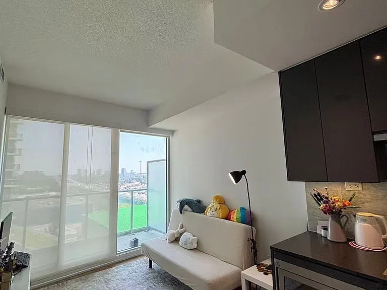 115 McMahon Dr #608 — Photo 1
