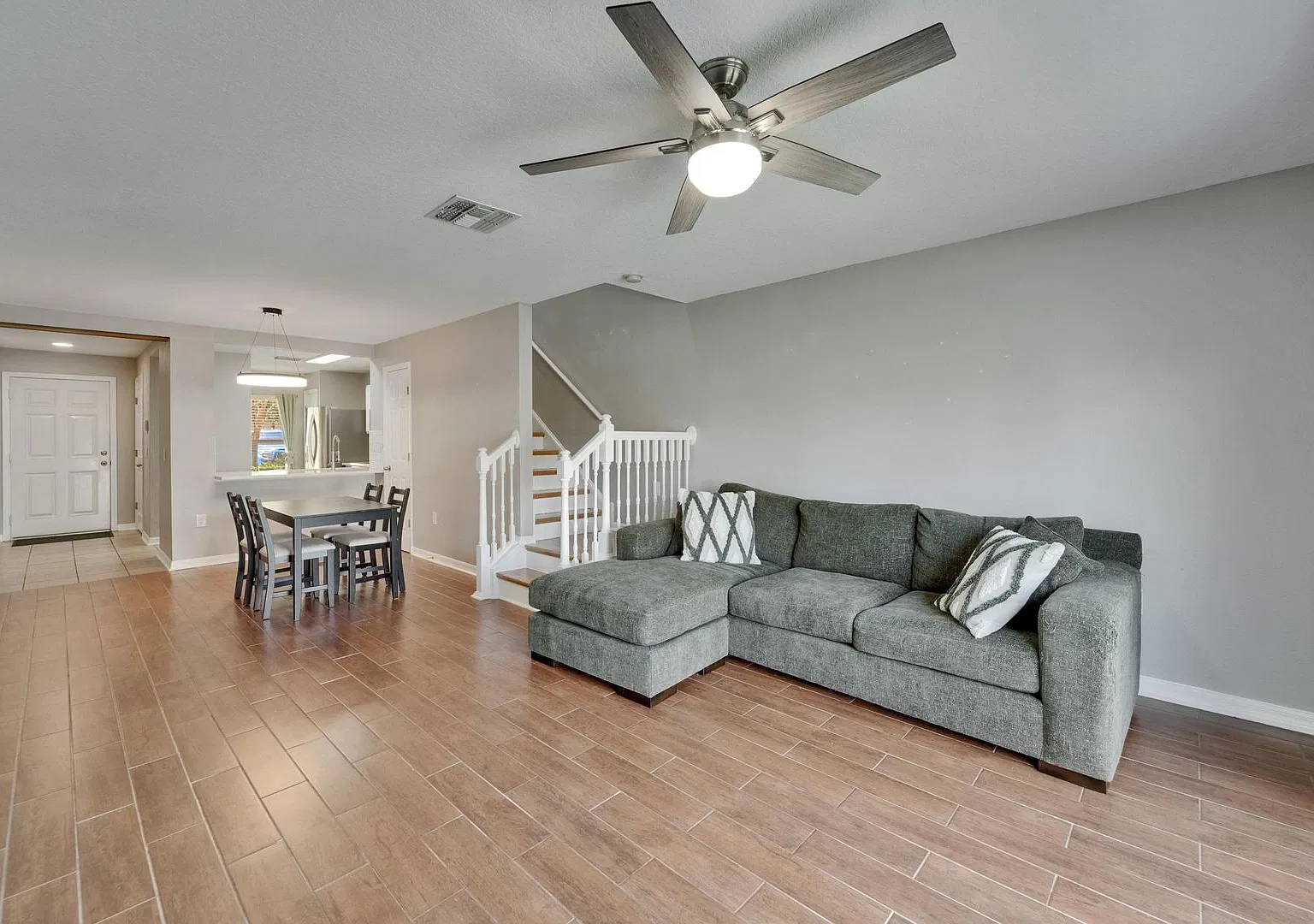 Must see! Spacious 2-Bedroom, 2.5-Bathroom Condo in Riverview, FL — Photo 2
