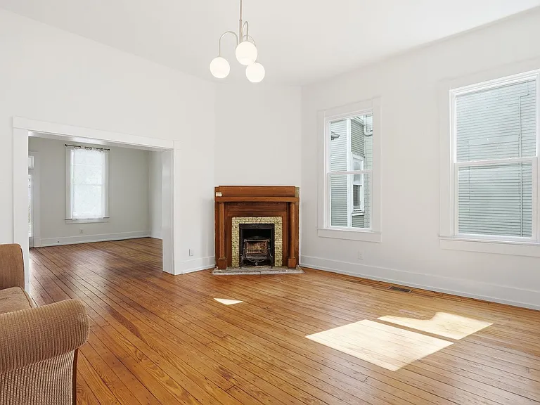 809 E Henry St — Photo 11