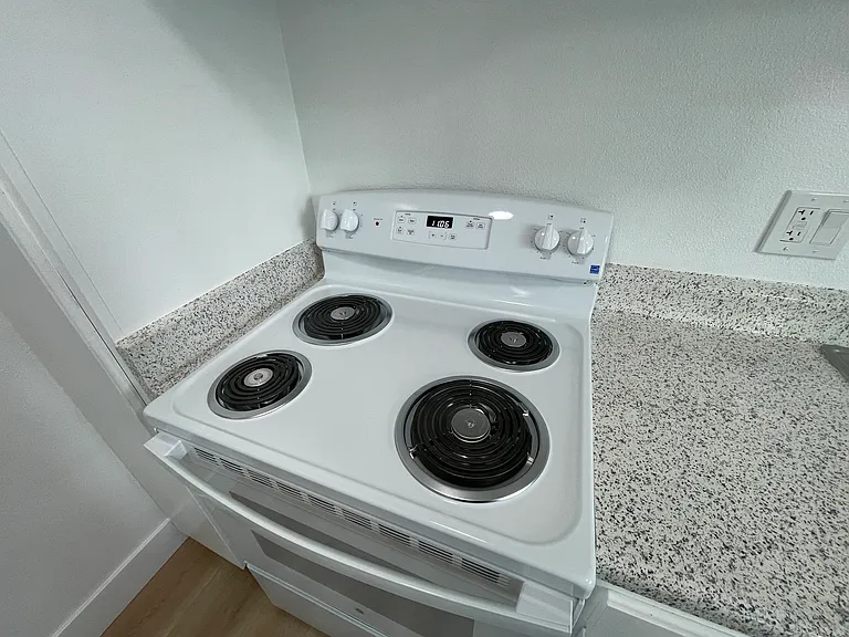 1221 E Beechwood St #3B — Photo 11