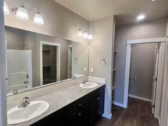 4th image of 2395 Chelan St