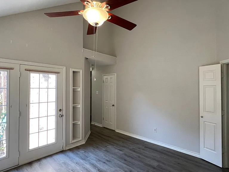 10913 Gable Dr — Photo 7