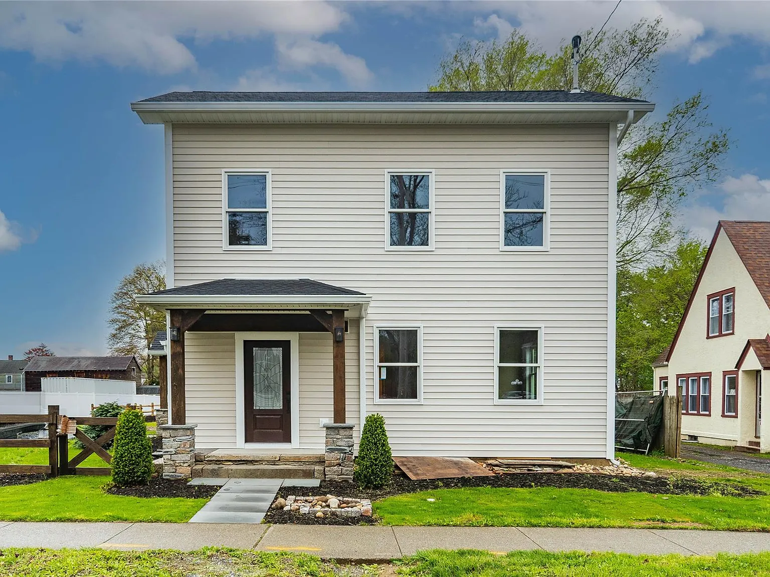 3 bed, 3.0 bath, 3358 sqft, $3,950 — Photo 2