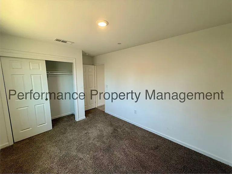Oregon St 1417 — Photo 9