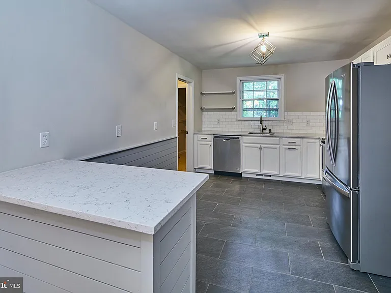 506 Foulkstone Rd — Photo 9