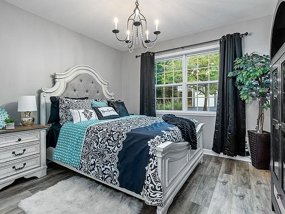 20th image of 230 Storyland Dr