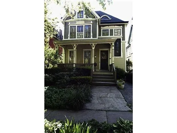 74 Irving Pl photo 1