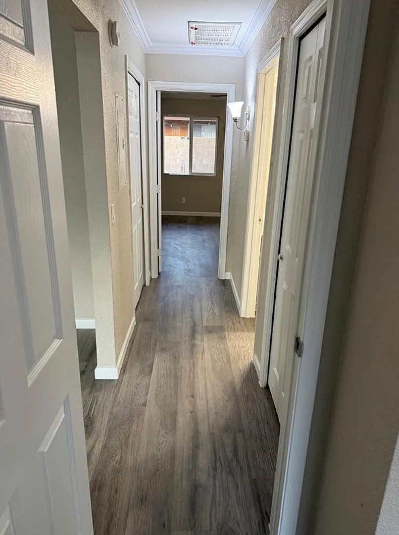 New remodeled 2 bedroom 1 bath unit with private patio and full size washer and dryer hookups!! — Photo 4