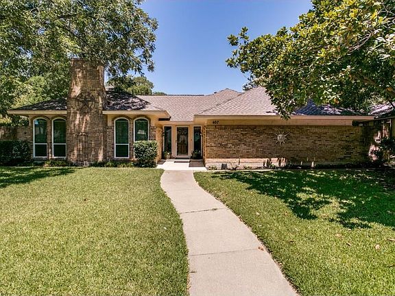 2nd image of 407 Meadowlark Ln