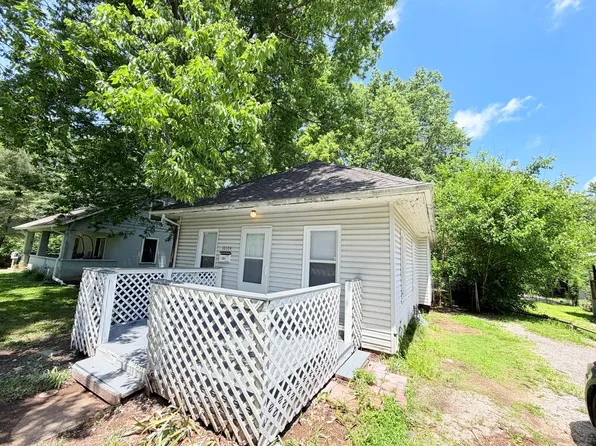 10104 E Golf Ave, Independence, MO 64053