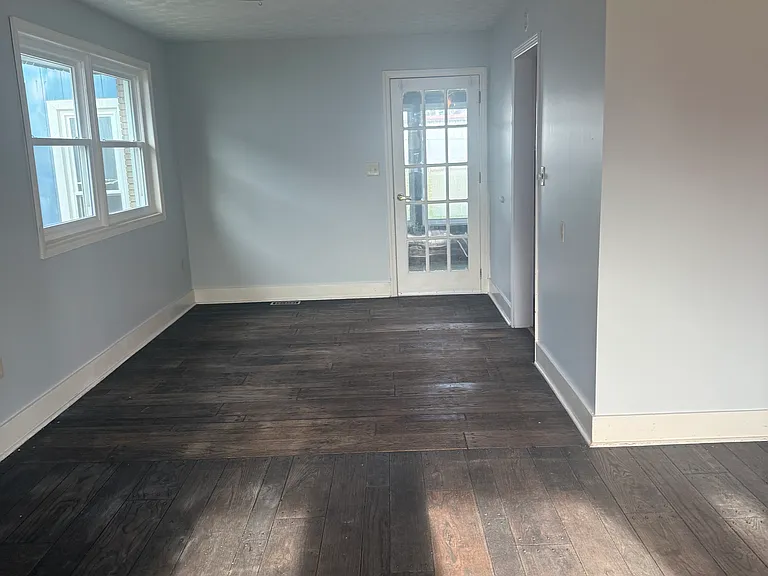 21 Montgomery Ave — Photo 23
