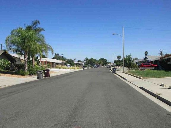 Exterior Neighborhood (street photo)