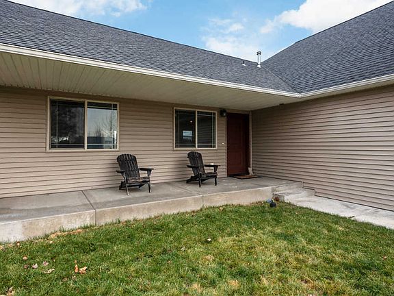 4th image of 1558 N Ewell Ct