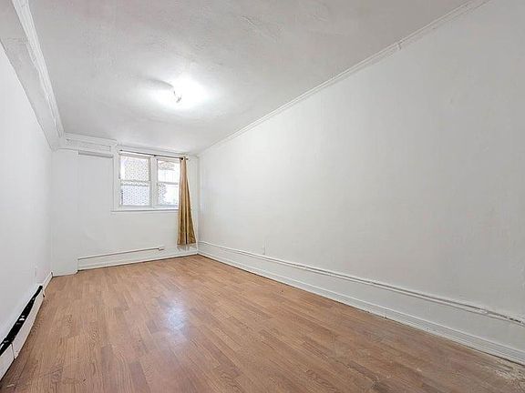 4th image of 2652 Hubbard St