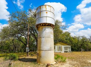 137 Kitty Hawk Rd, Universal City, TX 78148