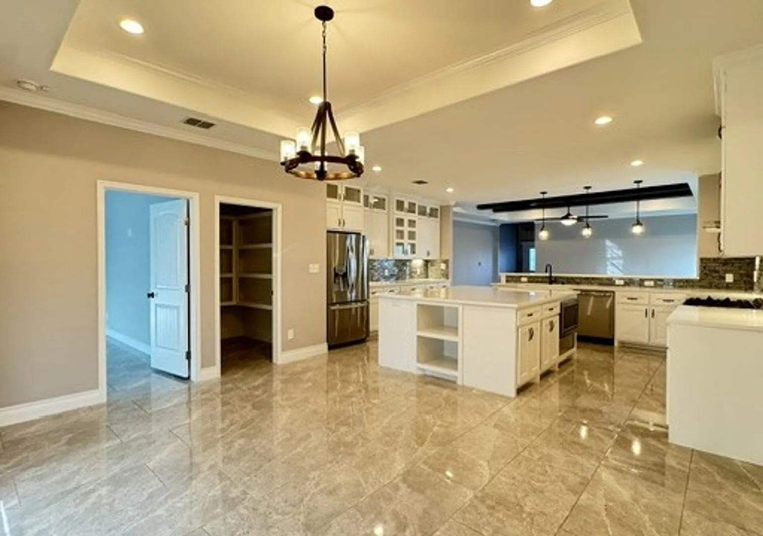 Spacious New Built 4 Bd 2.5 Bth — Photo 2