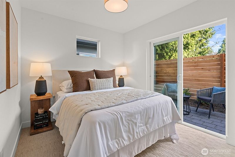 4th image of 2712 58th Avenue SW