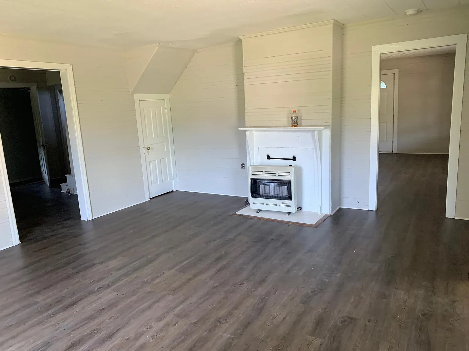 4 bed, 6561 sqft, $2,000 — Photo 2