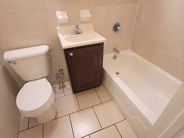 447 W 43rd St #3U — Photo 7