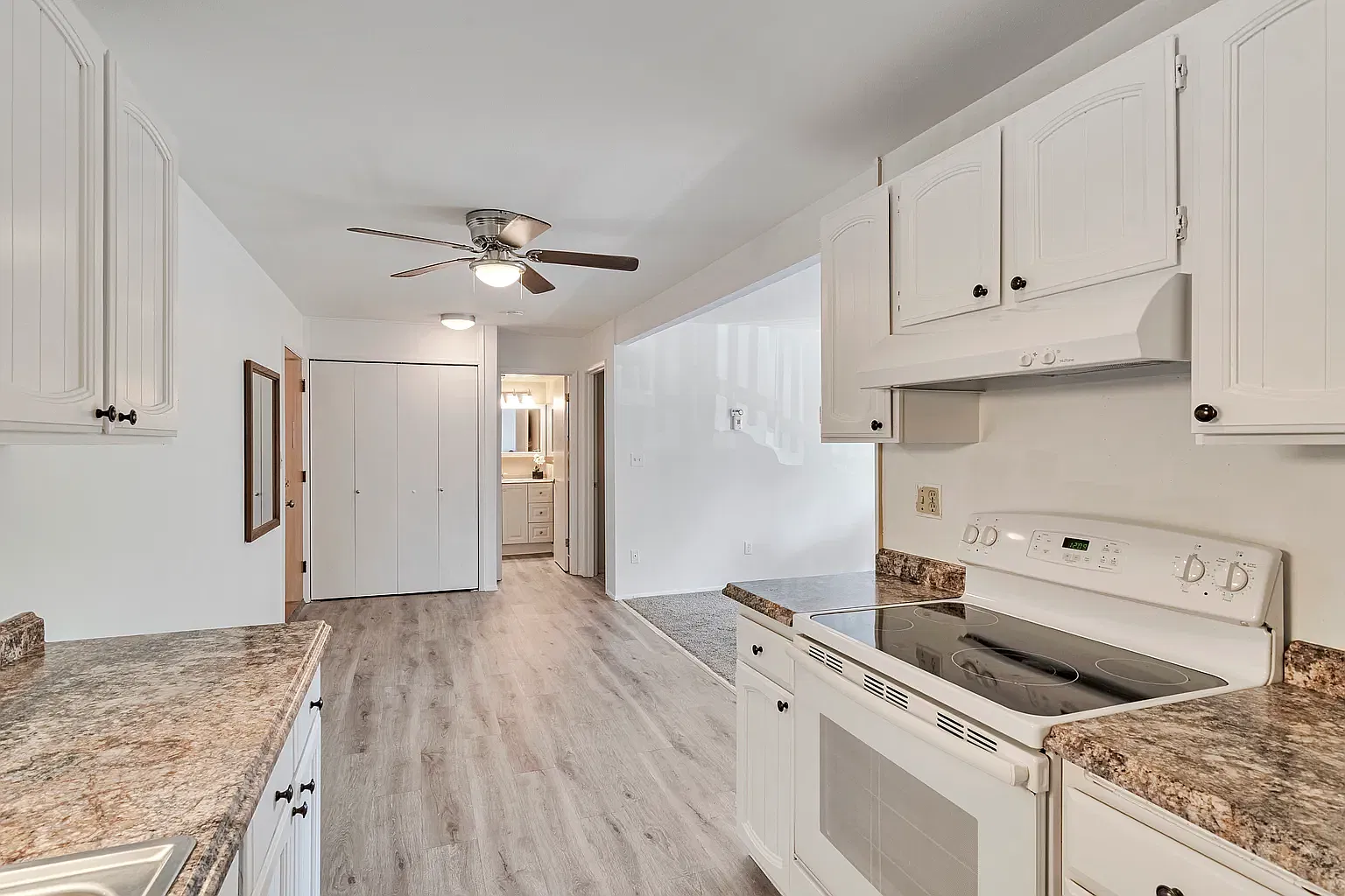 1 bed, 715 sqft, $1,999 — Photo 3